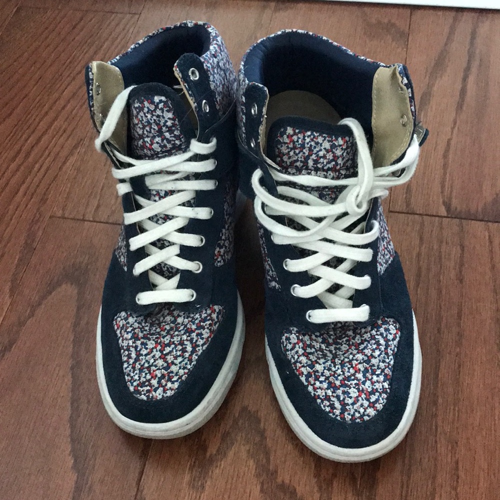 Patterned platform sneakers